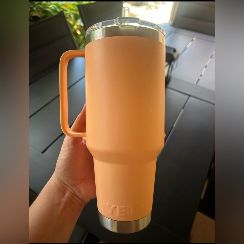YETI 42 oz Tumbler with Straw